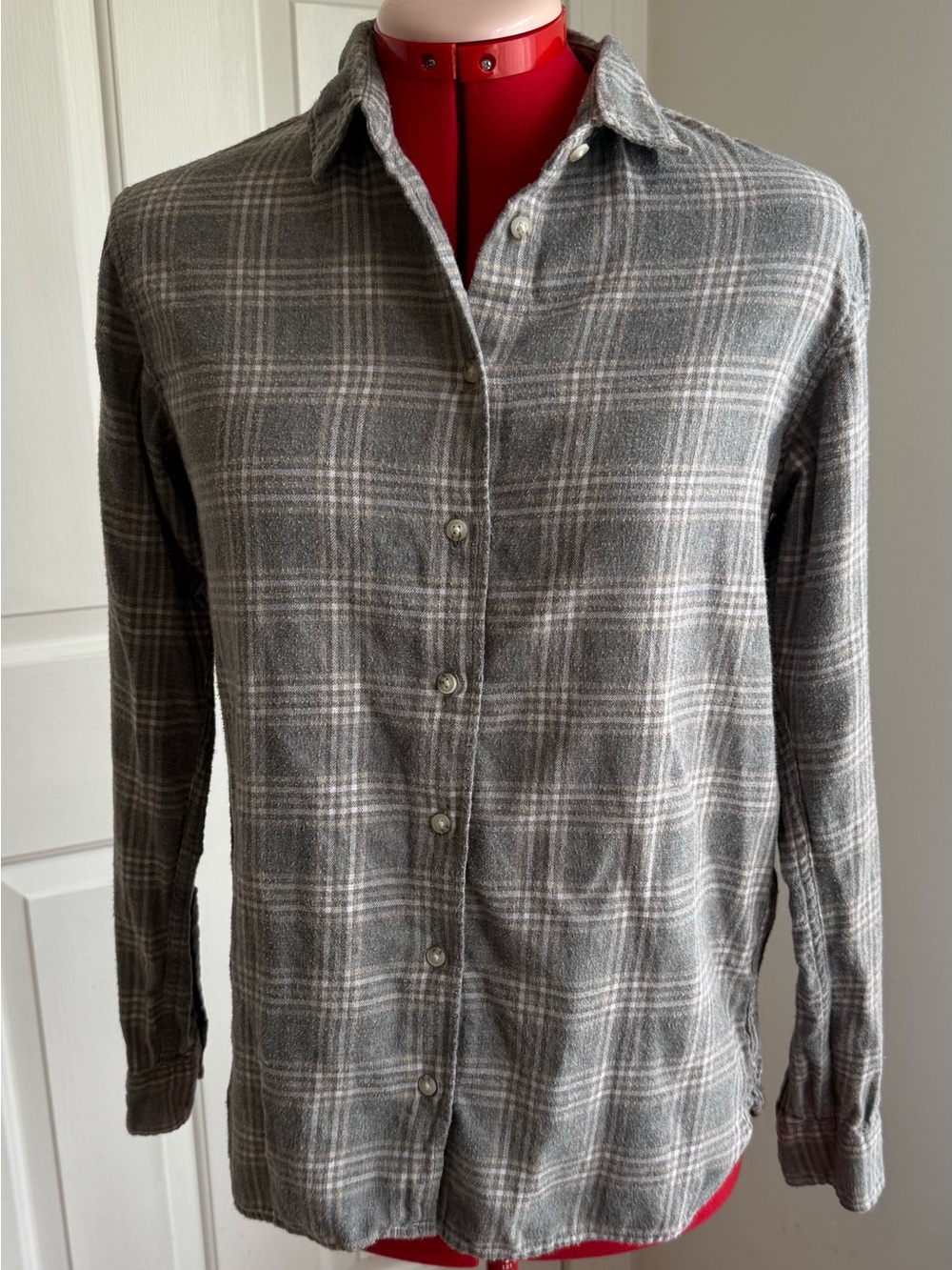 Uniqlo Gray Plaid Long-Sleeve Button-Down Shirt